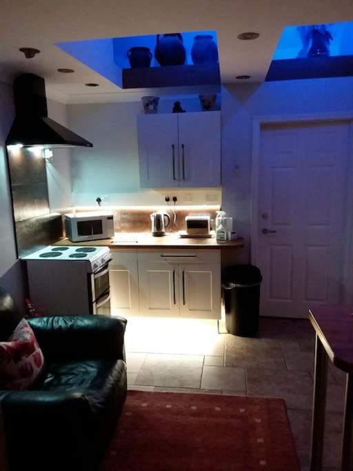 A Peaceful Annex Close To Historic East Grinstead Exterior foto